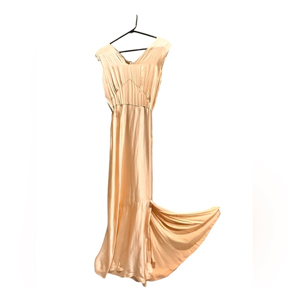 Old FashionedSatin Gown in Cream 1940sNew buttons possible